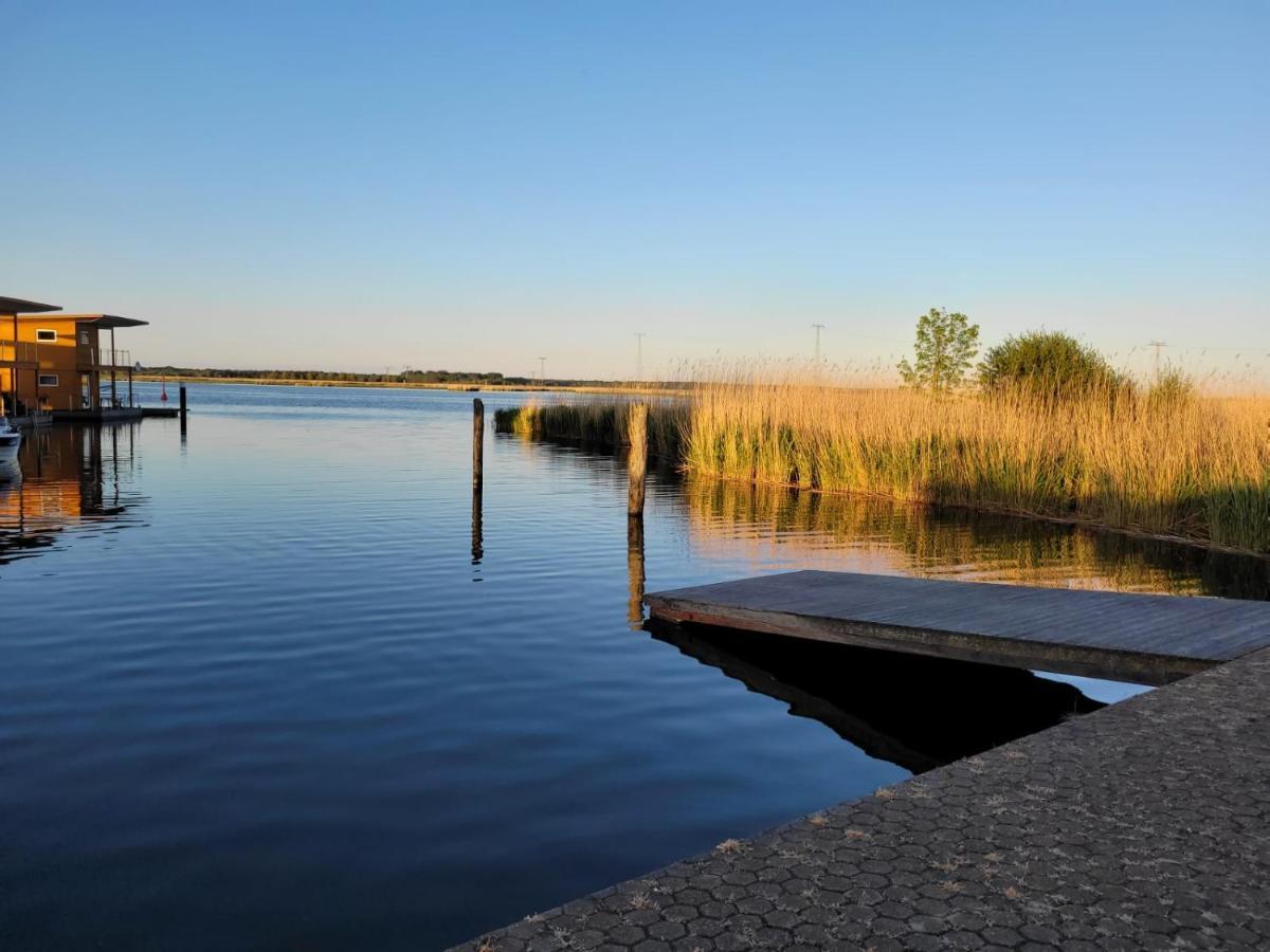 4 Sterne Dtv Floating House Otel Kröslin Dış mekan fotoğraf